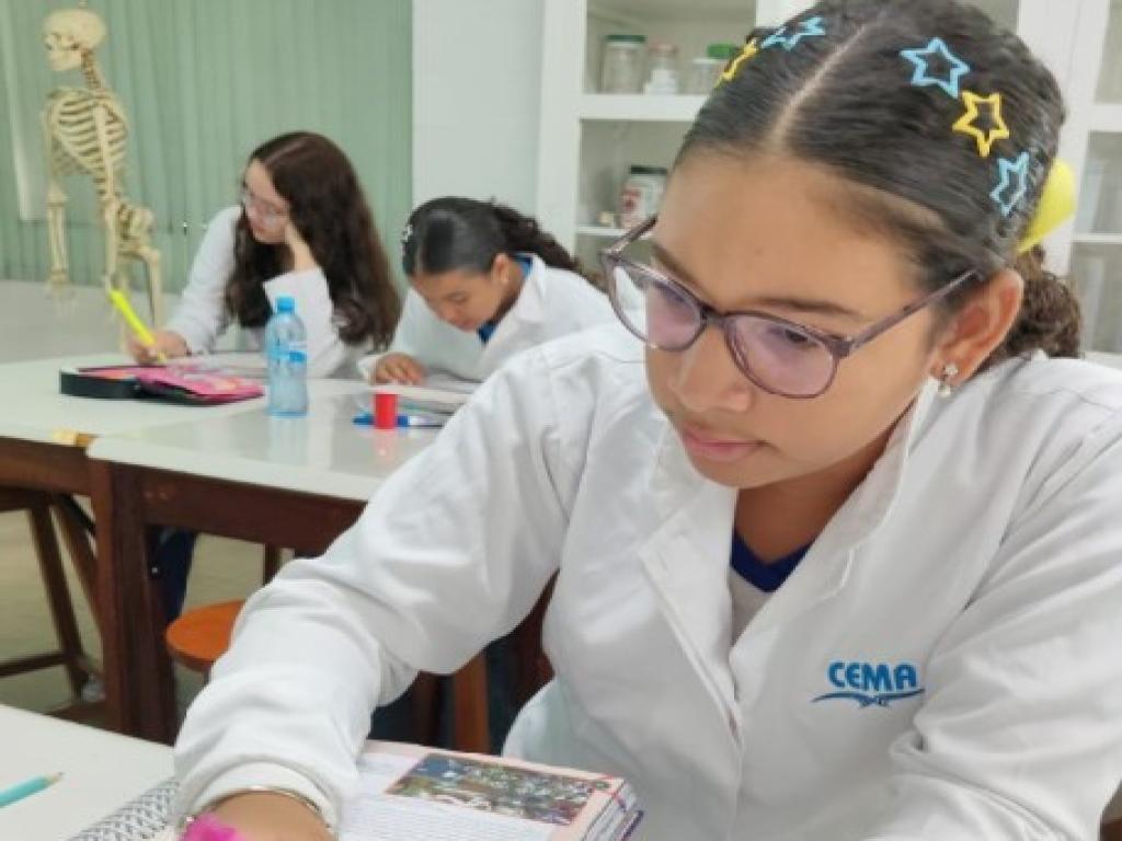Soluções e suas Propriedades: Explorando a Teoria no Laboratório