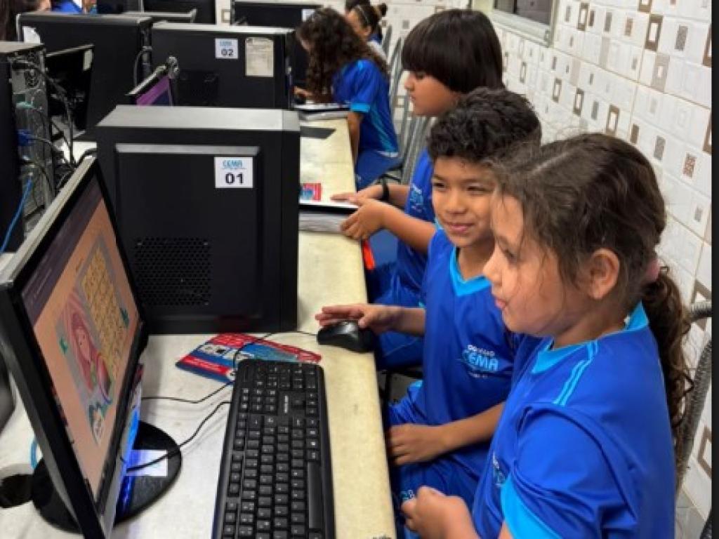 Aprender Brincando: 2º Ano Participa de Atividades Pedagógicas no Laboratório